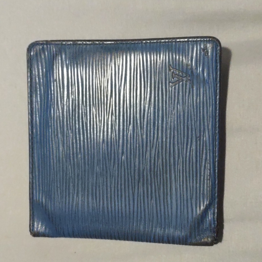 Authentic Louis Vuitton Epi Bifold Wallet